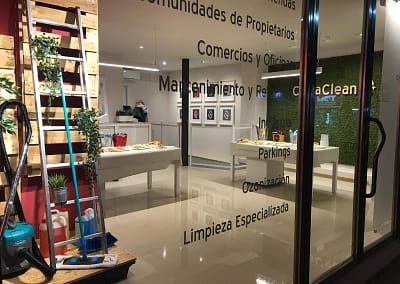 Diseño corporativo y local comercial CincaClean